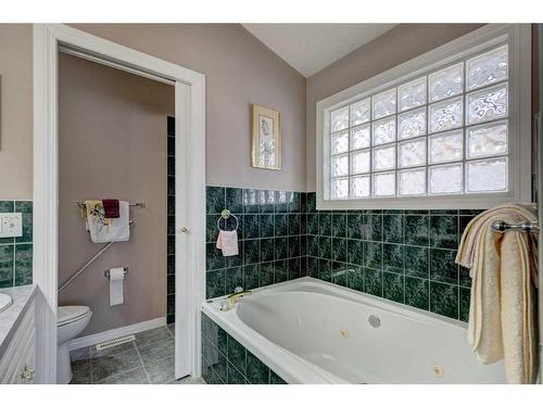 4 Evergreen Way Sw, Calgary, AB - Indoor Photo Showing Bathroom