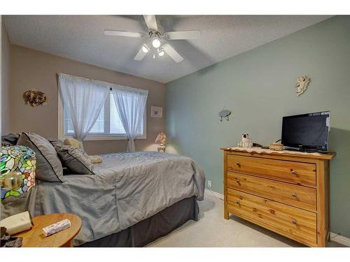 4 Evergreen Way Sw, Calgary, AB - Indoor Photo Showing Bedroom