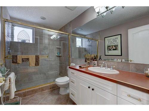 4 Evergreen Way Sw, Calgary, AB - Indoor Photo Showing Bathroom