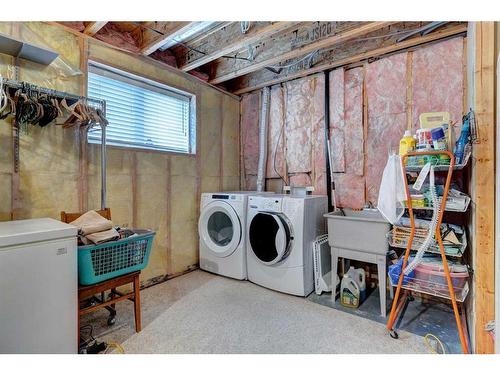 4 Evergreen Way Sw, Calgary, AB - Indoor Photo Showing Laundry Room