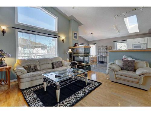 4 Evergreen Way Sw, Calgary, AB - Indoor Photo Showing Living Room