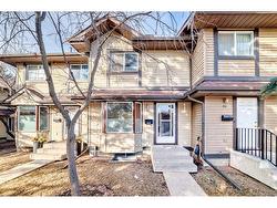 47 Range Gardens NW Calgary, AB T3G 2H1