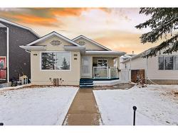 228 Taradale Close NE Calgary, AB T3J 3E6