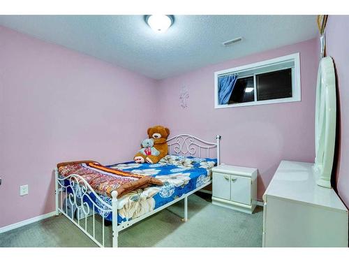 22 Saddleback Road Ne, Calgary, AB - Indoor Photo Showing Bedroom