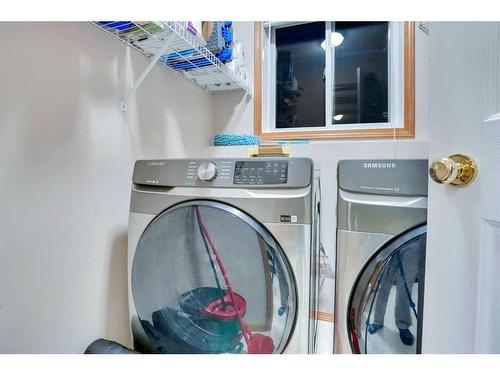 22 Saddleback Road Ne, Calgary, AB - Indoor Photo Showing Laundry Room