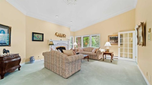 100-80054 226 Avenue West, Rural Foothills County, AB - Indoor Photo Showing Living Room