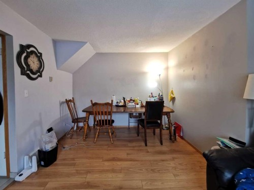 97-4936 Dalton Drive Nw, Calgary, AB - Indoor Photo Showing Dining Room