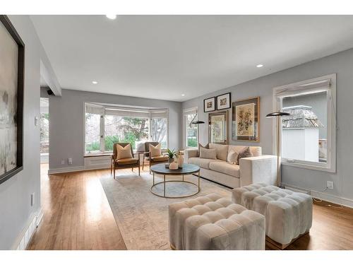 4316 Anne Avenue Sw, Calgary, AB - Indoor Photo Showing Living Room