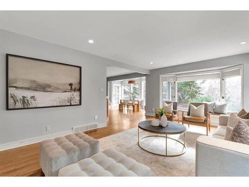 4316 Anne Avenue Sw, Calgary, AB - Indoor Photo Showing Living Room