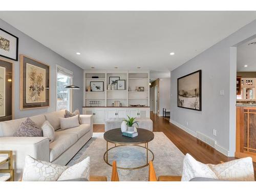 4316 Anne Avenue Sw, Calgary, AB - Indoor Photo Showing Living Room