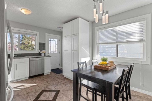 17 Welch Crescent, Okotoks, AB - Indoor Photo Showing Dining Room