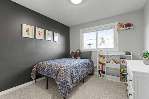 17 Welch Crescent, Okotoks, AB - Indoor Photo Showing Bedroom