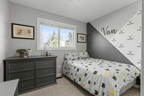 17 Welch Crescent, Okotoks, AB - Indoor Photo Showing Bedroom