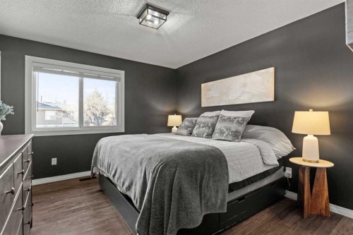 17 Welch Crescent, Okotoks, AB - Indoor Photo Showing Bedroom