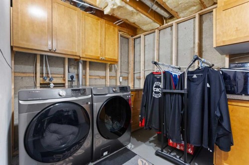 17 Welch Crescent, Okotoks, AB - Indoor Photo Showing Laundry Room