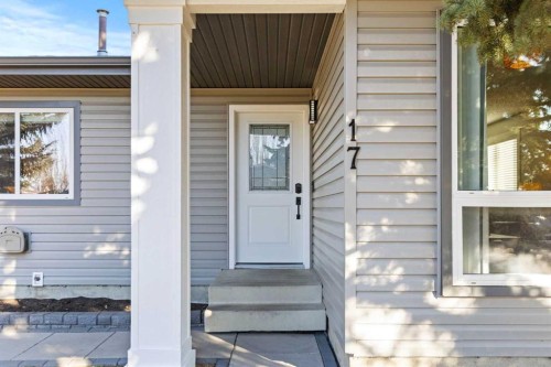 17 Welch Crescent, Okotoks, AB - Outdoor With Exterior