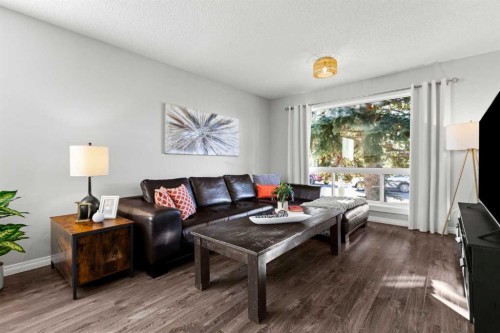 17 Welch Crescent, Okotoks, AB - Indoor Photo Showing Living Room
