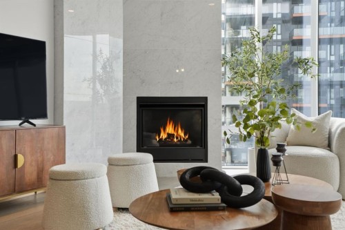 907-738 1 Avenue Sw, Calgary, AB - Indoor With Fireplace
