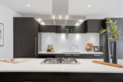 907-738 1 Avenue Sw, Calgary, AB - Indoor Photo Showing Kitchen With Upgraded Kitchen