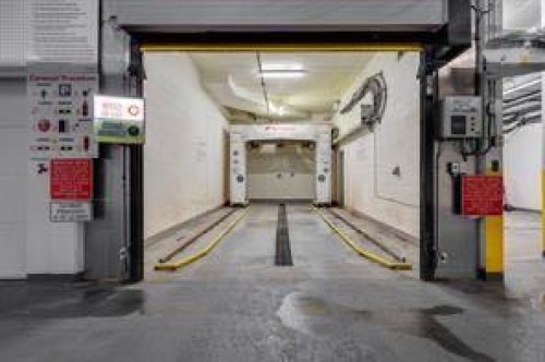 907-738 1 Avenue Sw, Calgary, AB - Indoor Photo Showing Garage