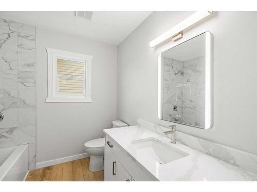 92 Templeby Road Ne, Calgary, AB - Indoor Photo Showing Bathroom