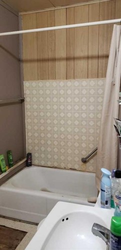 216 3 Avenue North, Champion, AB - Indoor Photo Showing Bathroom