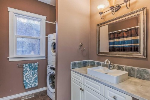 1638 15 Avenue Sw, Calgary, AB - Indoor Photo Showing Laundry Room