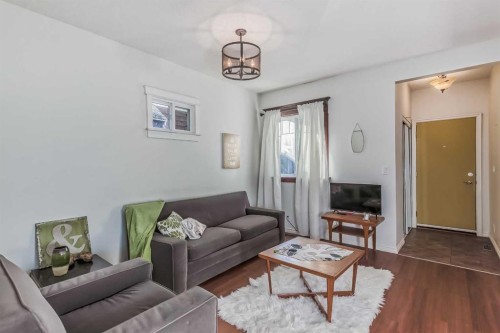 1638 15 Avenue Sw, Calgary, AB - Indoor Photo Showing Living Room
