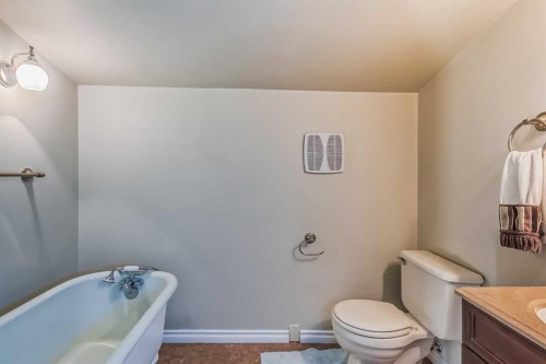 1638 15 Avenue Sw, Calgary, AB - Indoor Photo Showing Bathroom