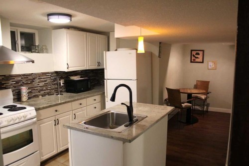 1638 15 Avenue Sw, Calgary, AB - Indoor Photo Showing Kitchen