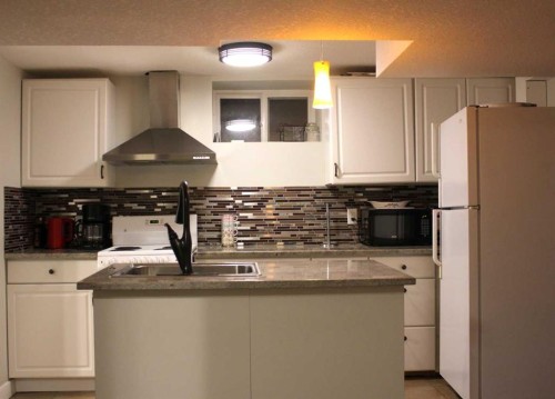 1638 15 Avenue Sw, Calgary, AB - Indoor Photo Showing Kitchen With Double Sink