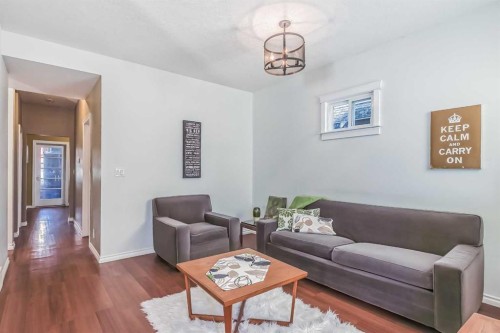 1638 15 Avenue Sw, Calgary, AB - Indoor Photo Showing Living Room