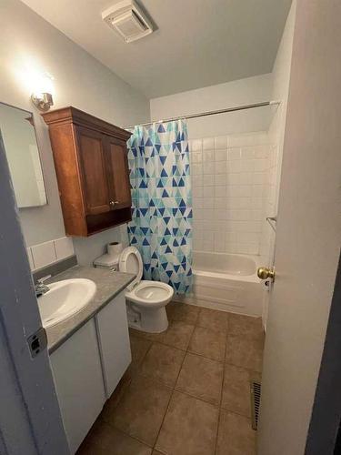 11424 Elbow Drive Sw, Calgary, AB - Indoor Photo Showing Bathroom