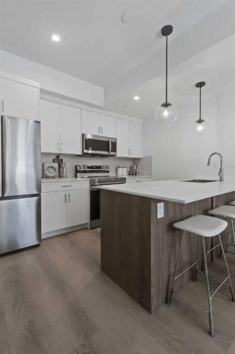 6-828 8 Avenue Ne, Calgary, AB - Indoor Photo Showing Kitchen With Stainless Steel Kitchen