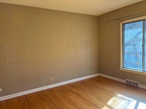 2111 Halifax Crescent Nw, Calgary, AB - Indoor Photo Showing Other Room