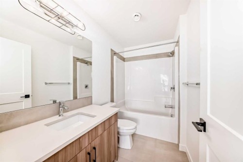 8202-1802 Mahogany Boulevard Se, Calgary, AB - Indoor Photo Showing Bathroom