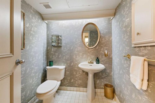 C400-500 Eau Claire Avenue Sw, Calgary, AB - Indoor Photo Showing Bathroom