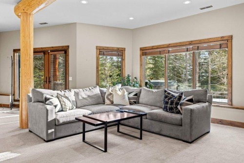 521 Silvertip Road, Canmore, AB - Indoor Photo Showing Living Room