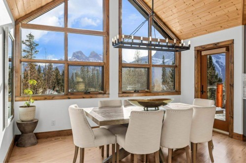 521 Silvertip Road, Canmore, AB - Indoor Photo Showing Dining Room