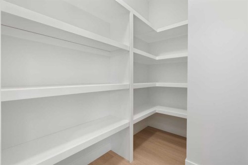 290 Muirfield Crescent, Lyalta, AB - Indoor With Storage