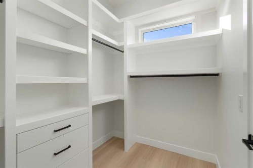 290 Muirfield Crescent, Lyalta, AB - Indoor With Storage