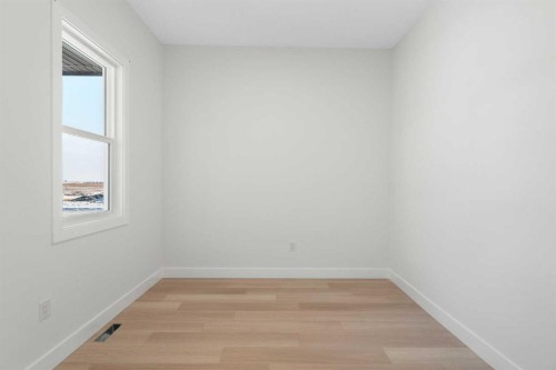 290 Muirfield Crescent, Lyalta, AB - Indoor Photo Showing Other Room