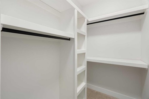 290 Muirfield Crescent, Lyalta, AB - Indoor With Storage