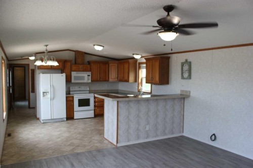 37479 Range Road 260, Rural Red Deer County, AB - Indoor Photo Showing Kitchen