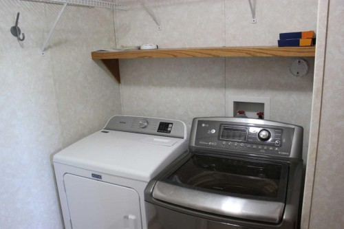 37479 Range Road 260, Rural Red Deer County, AB - Indoor Photo Showing Laundry Room