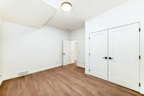2107 Victoria Crescent Nw, Calgary, AB - Indoor Photo Showing Other Room