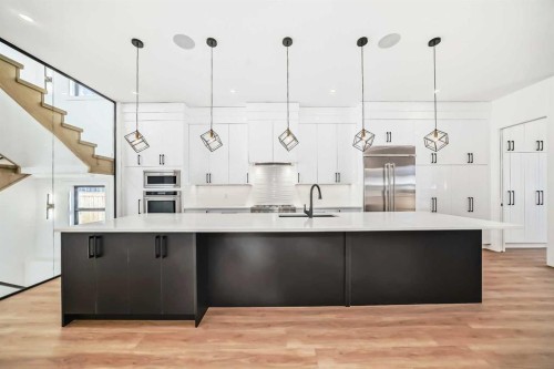 2107 Victoria Crescent Nw, Calgary, AB - Indoor Photo Showing Kitchen With Upgraded Kitchen