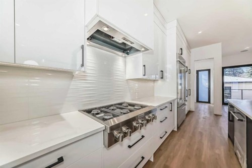 2107 Victoria Crescent Nw, Calgary, AB - Indoor Photo Showing Kitchen With Upgraded Kitchen