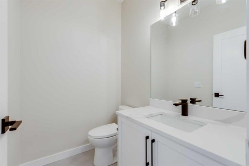 468 Rivercrest View, Cochrane, AB - Indoor Photo Showing Bathroom