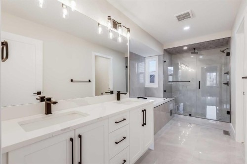 468 Rivercrest View, Cochrane, AB - Indoor Photo Showing Bathroom